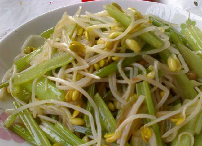 「黄豆芽」四月减肥不要错过这两蔬菜，放入锅中炒一炒很美味，清肠又刮油