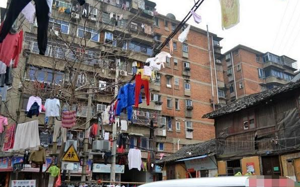 @老公不听劝阻偏要这样安装晾衣杆，新房入住半个月，全家人都愣住了！