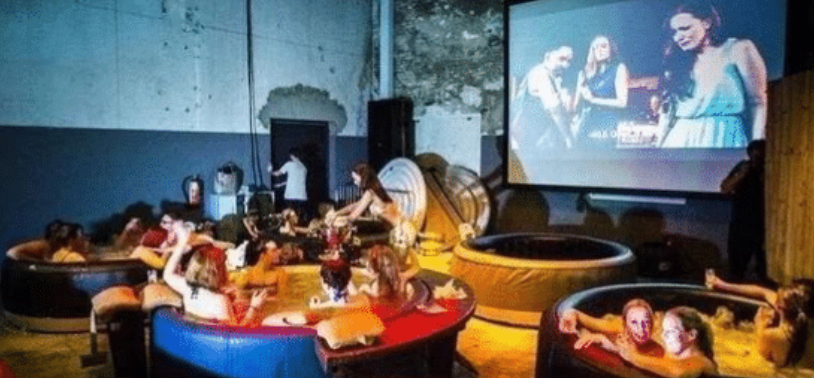 『电影』中国游客在荷兰电影院，为啥会感觉尴尬？荷兰人：少见多怪！