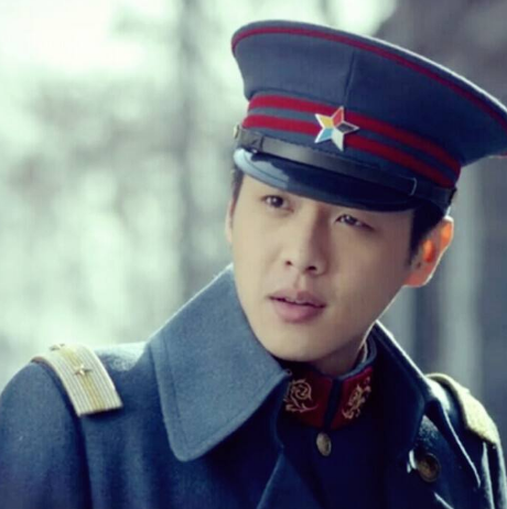 『张若昀』张若昀录节目暴露自己的家，依旧住在农村，客厅的红绿灯成亮点！