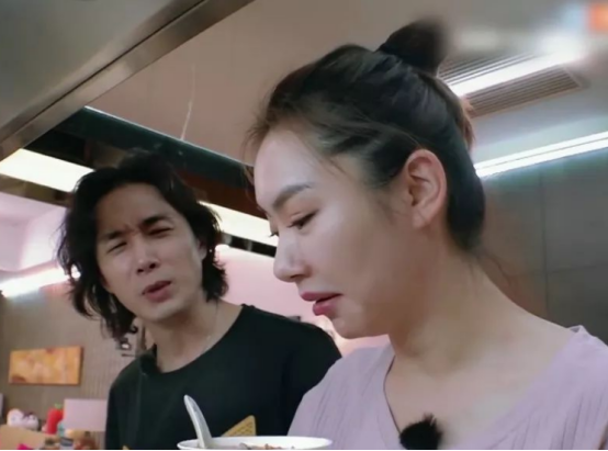 『李承铉』戚薇一人赚钱全家花,得知丈夫李承铉的月开销金额,网友:打扰了