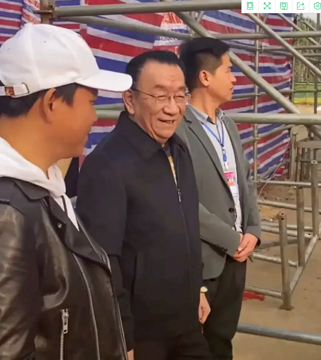 张艺谋|侯耀华曾斥责郭德纲“只盯眼前的钱”商演报价30万结果5万就去了