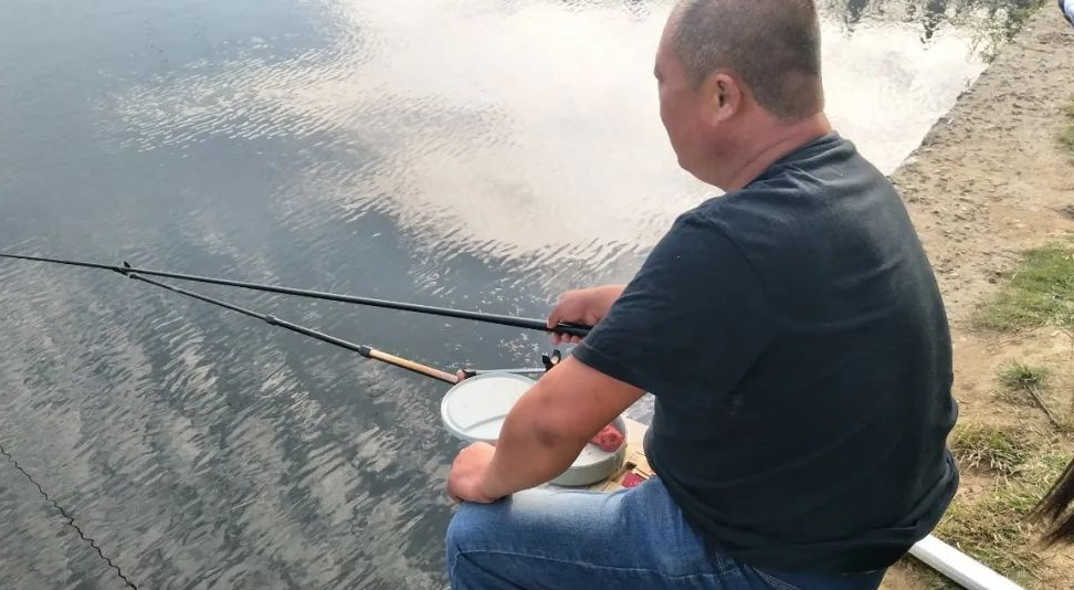 []夏天野钓鲤鱼技巧全攻略！值得收藏！——盛世三渔