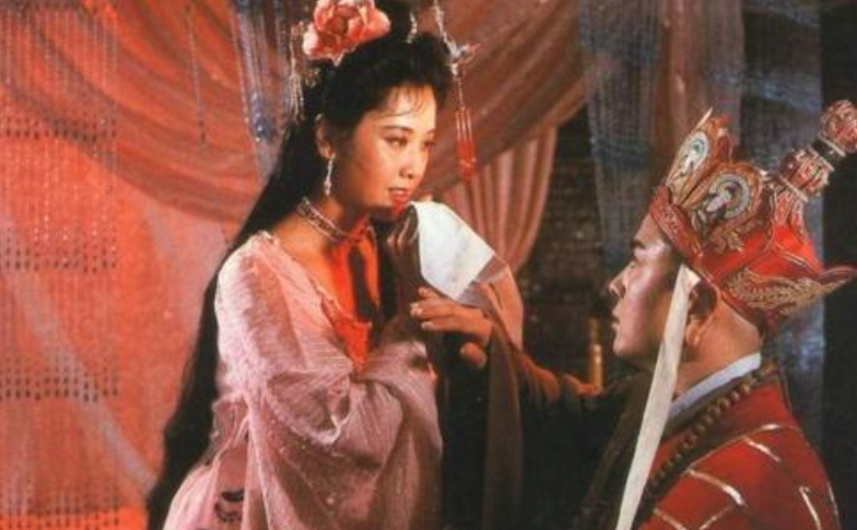 曾被譽為“中國第一美女”，結婚兩次卻未生子，今66歲優雅老去-圖3