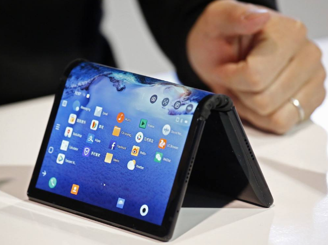 折叠屏|全球首款折叠屏手机没落，价格直降5000元，却依旧无人问津！