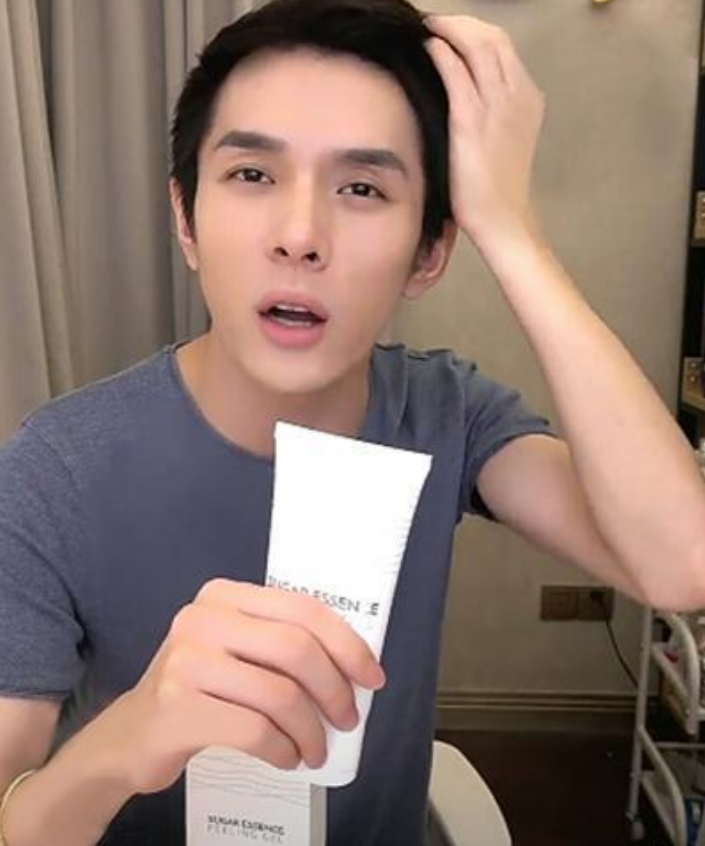 洗面奶|李佳琦直播5分钟，狂卖了20000支的洗面奶，网友：7次黑头闭口没了