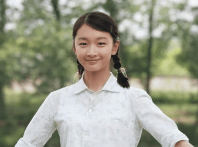 『周冬雨』长得很丑却超级红的5大女星,周冬雨只能垫底,余男排第2,第1被称奇丑无比