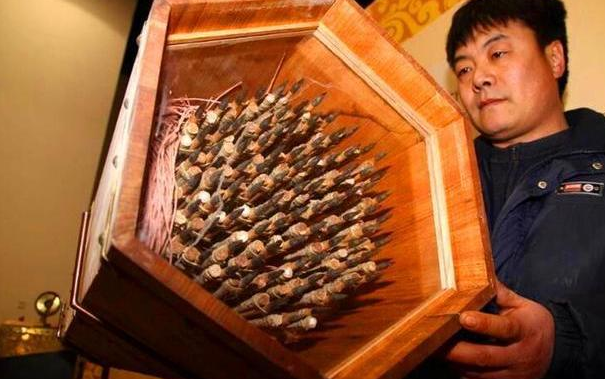 冲锋枪|湖北出土40把“冲锋枪”，距今有1700年，专家：真是他发明的