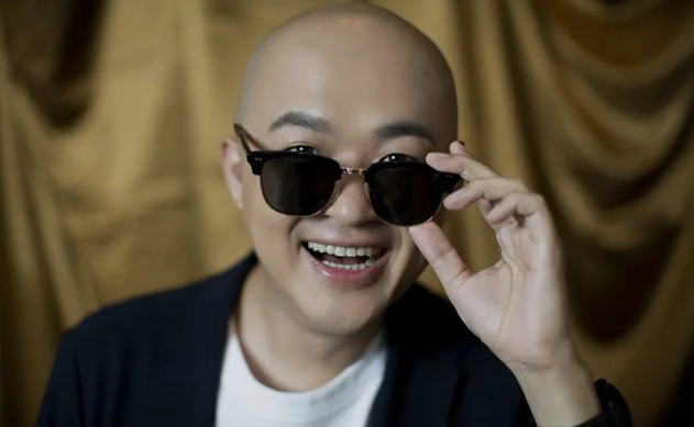 包贝尔|包贝尔饭店偶遇向佐郭碧婷，打招呼方式暴露社会现实，引网友热议