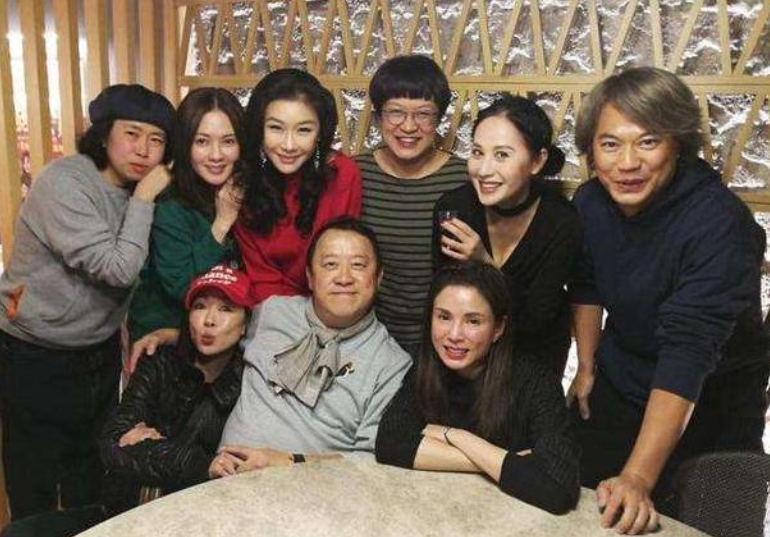 袁洁莹■她曾迷倒万千土豪,却私生活太乱男女通吃,如今年过50没人敢娶!