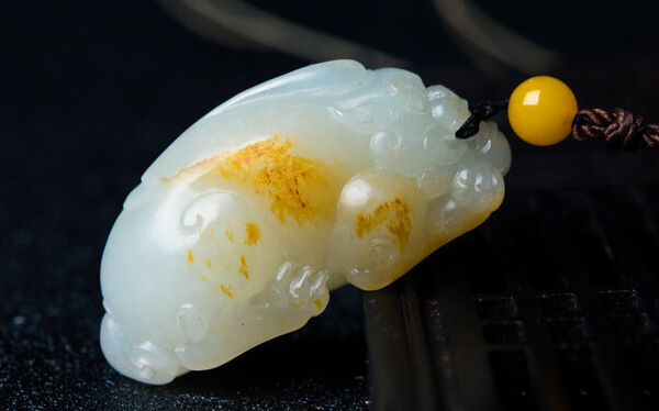 |如何用肉眼如何识别和田玉吊坠的好坏？