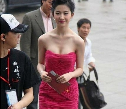 「刘亦菲」终于知道刘亦菲为什么不拍清宫戏了，看到最后真是“眼瞎”了