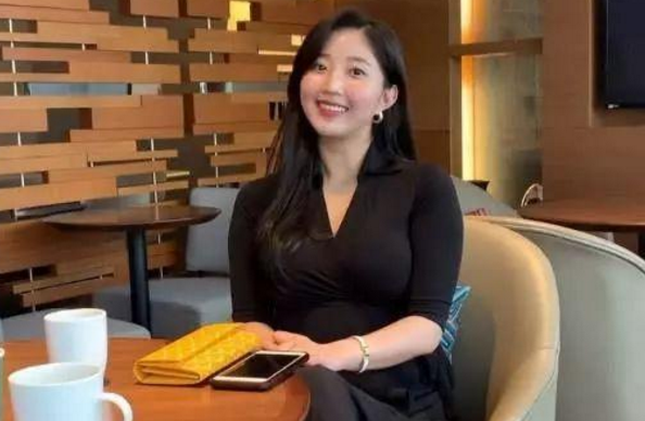 小姐姐：韩国“微胖女神”火了，体重吨位130斤想减肥？网友：打死也不同意！