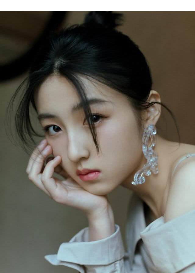 #向往4#张子枫在《向往4》冲刺高考，边录节目边刷题，非得挣这个钱？