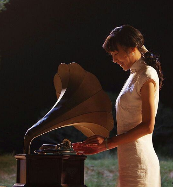 任素汐|她17岁考上中戏28岁才走红，被骂“长得像驴脸”，把“骚”演到极致