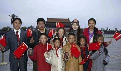 刘德华|艺人在天安门前的老照片, 看到刘德华的单人照，引起了网友的热议！