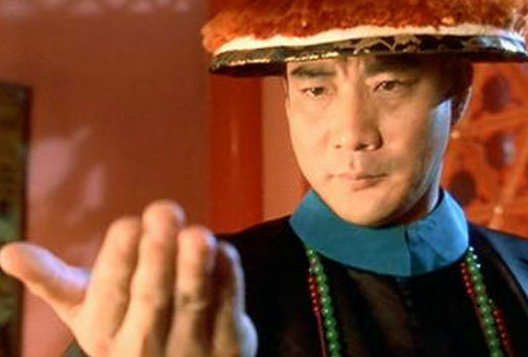 #周星驰#曾和郑少秋齐名，是周星驰年轻时仰慕的大侠，后成星爷的配角