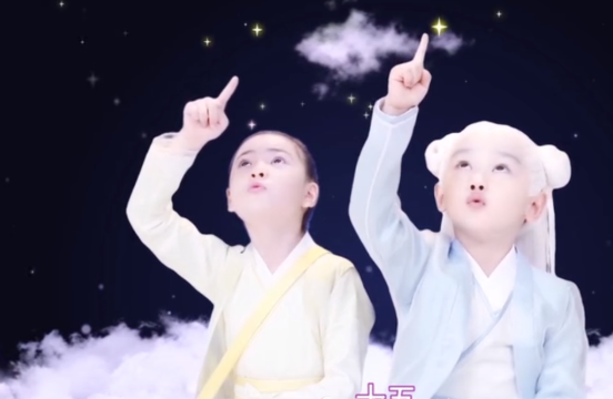 『白滚滚』枕上书：白滚滚回青丘，夜华送他三件礼物，最后一件震四海八荒