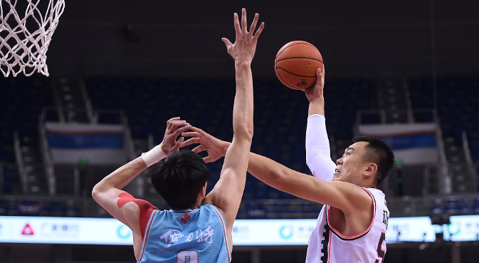 新疆男篮|辽篮淘汰新疆登热搜榜!赛后双方球员纷纷发声,郭艾伦说错话了