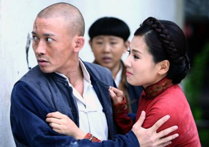 「黄晓明」被黄晓明抢走“杨过”一角，打架被关7个月，终于因演乾隆翻红