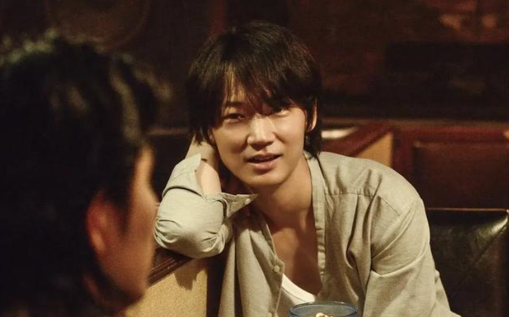 影里|日本电影《影里》，商业片导演导的文艺片，情感也能真实动人？