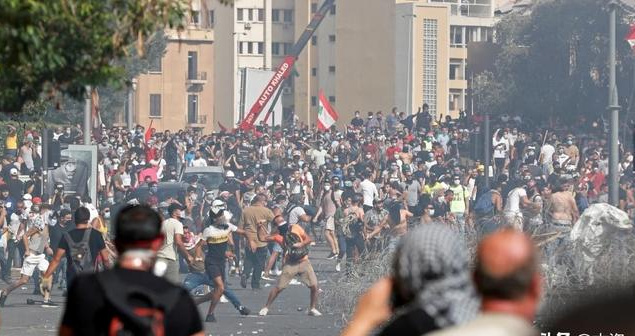 法国|6万黎巴嫩人请愿，希望马克龙同意法国托管黎巴嫩10年！