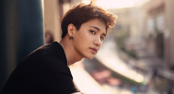 孙俪|他当年下跪离开中国，还拿走了汪涵的一张银行卡，如今现状如何？