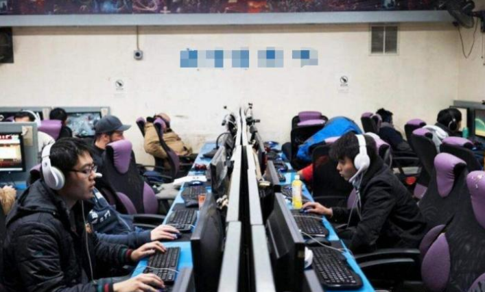 网吧|网吧老板挑战全网肝帝，包吃喝免费上网一年，但有一个条件…