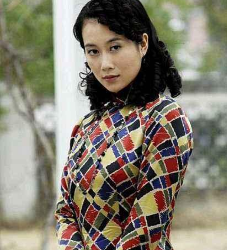 温峥嵘■为给父母买豪宅，她有戏就接，不停演烂片，今42岁无人敢娶