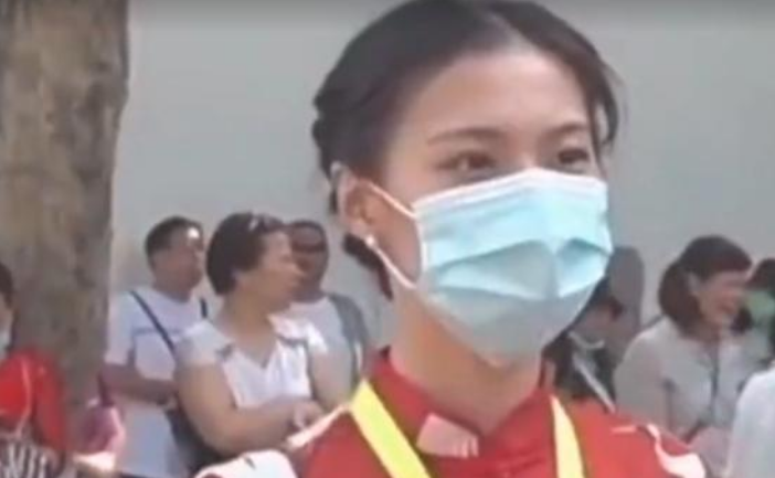 考试|“最美高三班主任”火了！为学生买五套旗袍陪考，我承认我心动了