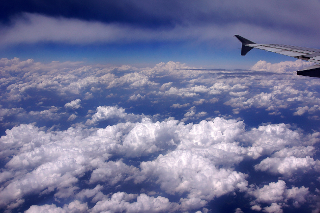 「平流层」飞机为何一定要飞上1万米高空?空姐告诉你真相,都是血的教训!