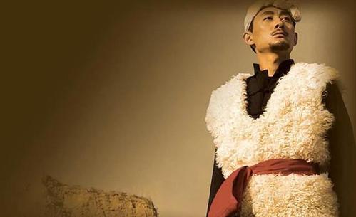 [央视]冒充农民走红上春晚，还娶了超女老婆，身份曝光后被央视封杀！