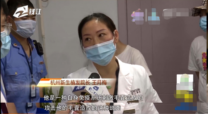 发型|小伙补发际线，一年后连后脑勺都秃了，去找店家维权，店家：有病就去看病！