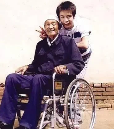 [马天宇]马天宇：妈妈自杀在中秋节，药是我买的，弟弟被抱走抵债