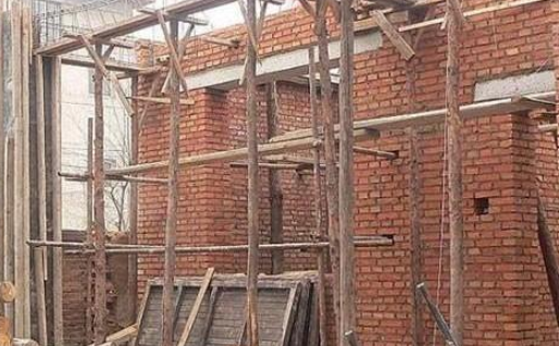 |农村自建房阳台飘1.5米,现在二楼墙体开裂是什么原因?