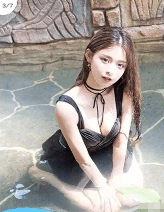 杨超越|杨超越：这是我的初中照，鞠婧祎：这是我的，程潇：你俩闪一边去