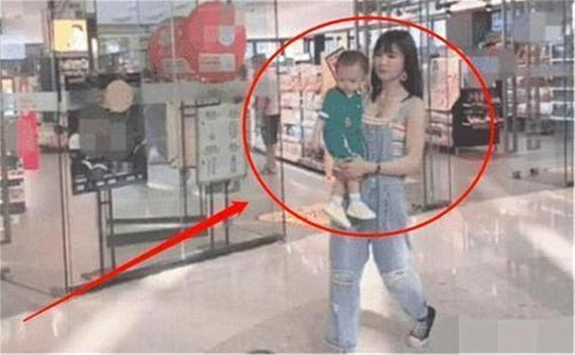 |48岁“最美”奶奶火了,被误当妙龄少女,网友激动了:娃缺爷爷吗