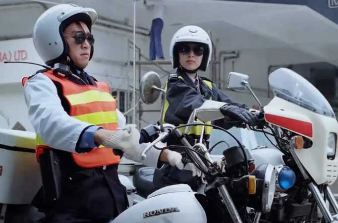 周星驰|周星驰电影当中，女交警究竟是谁，谜底终于被揭开