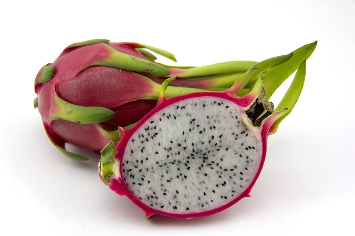 『翡翠』3千买来的翡翠原石，本以为是块冰春料，没想是个“火龙果”