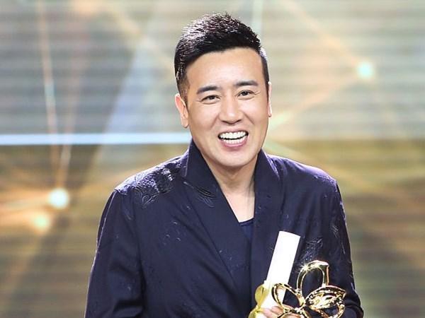 #影帝#一位吃姐姐奶水长大的影帝，曾贫困到交不起学费，今辉煌感谢3位贵人