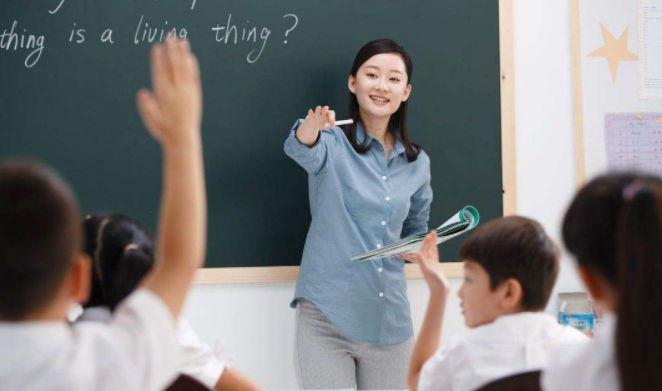 「工资条」小学女教师发帖晒出工资条: 真心累, 想辞职, 网友的评论炸锅了