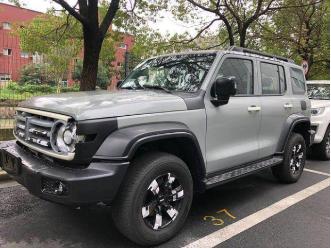 动力|越野界要改朝换代 ，回头率不输大G，3.0T+3把锁，20W取代牧马人