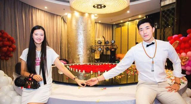 张常宁|张常宁未婚夫透露婚宴日期和造人计划,她本人是如何打算的呢?