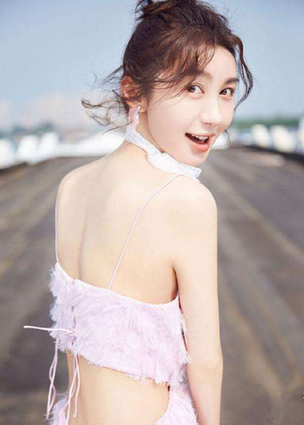 黄晓明|和黄晓明分手后，开启“倒挂式”长开，如今过得越来越滋润了！