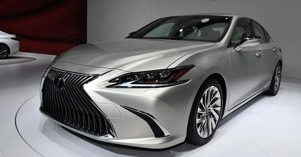 雷克萨斯ES■车主狠下心花29万买雷克萨斯ES，开了半年后，直呼自己没选错！