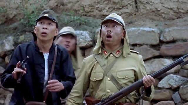 李明:他是黄晓明赵薇的同学, 因长相丑吓坏观众, 却是人丑心美抱得美人归