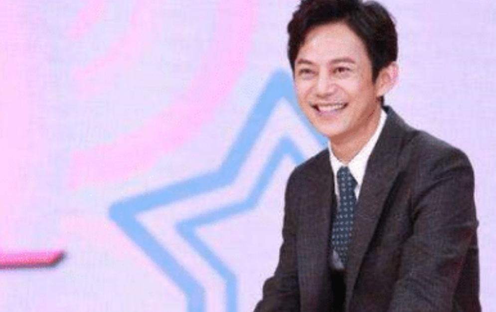 何炅|何老师在娱乐圈唯一的仇人，见面的时候全程黑脸，说永远不会原谅他