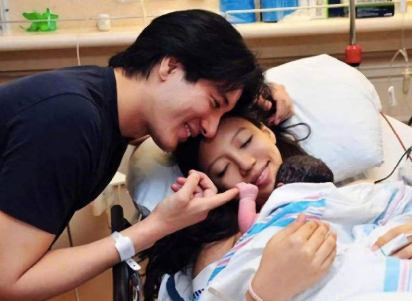 #王力宏#有种“学霸”叫王力宏，三胎儿子全名一共5笔，且没有一笔是弯的