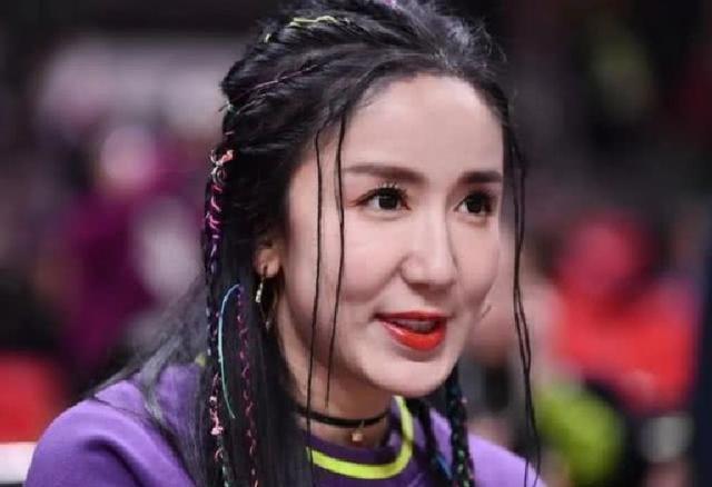 娄艺潇|?她才31岁脸就“崩了”？从来不承认整容，如今满脸硅胶感垮成“假人”
