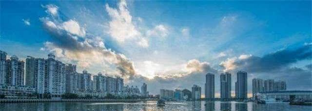 李嘉诚坦言：房价一旦暴跌，这“三种房子”最先贬值，买房留意